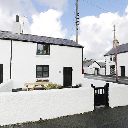 Menai Cottage スランヴァイルプールグウインゲル エクステリア 写真