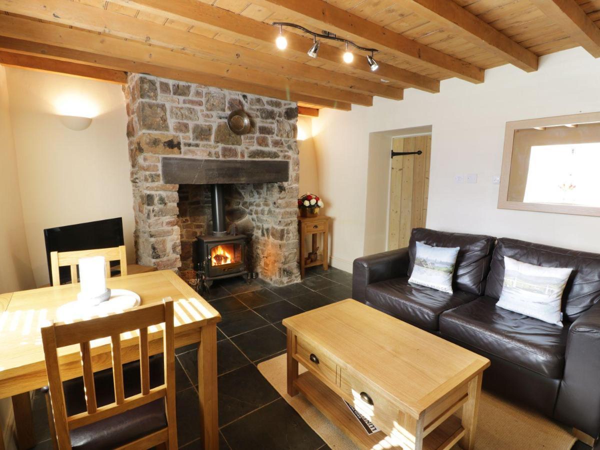 Menai Cottage スランヴァイルプールグウインゲル エクステリア 写真